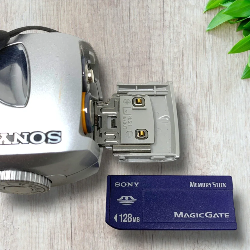 Sony Cyber-shot DSC-P73 4.1MP Digital Camera 3x Zoom Tested 128MB Card Case